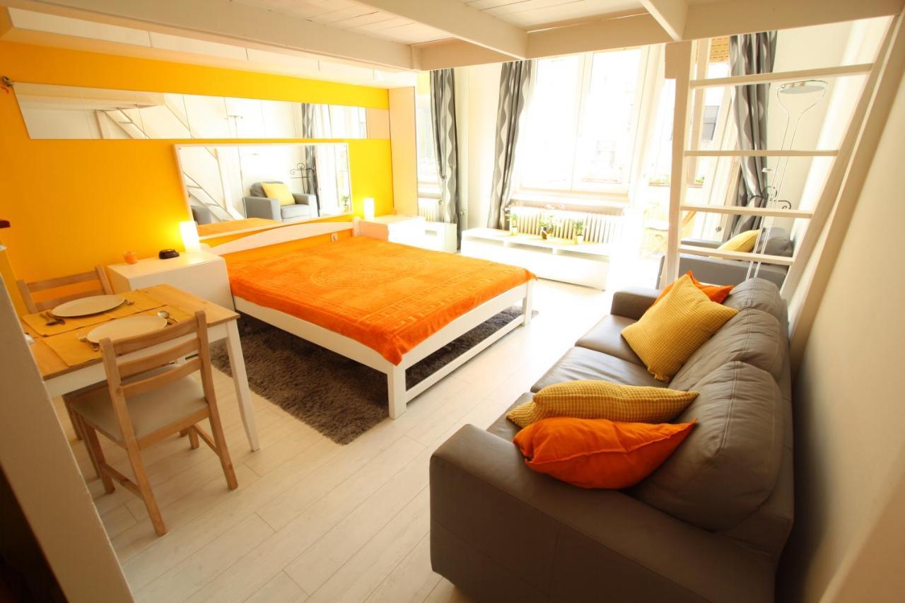 Sunny Studio With Balcony In Party District Budapest Exterior photo