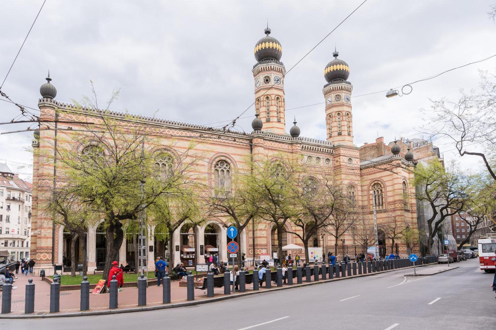 Sunny Studio With Balcony In Party District Budapest Exterior photo