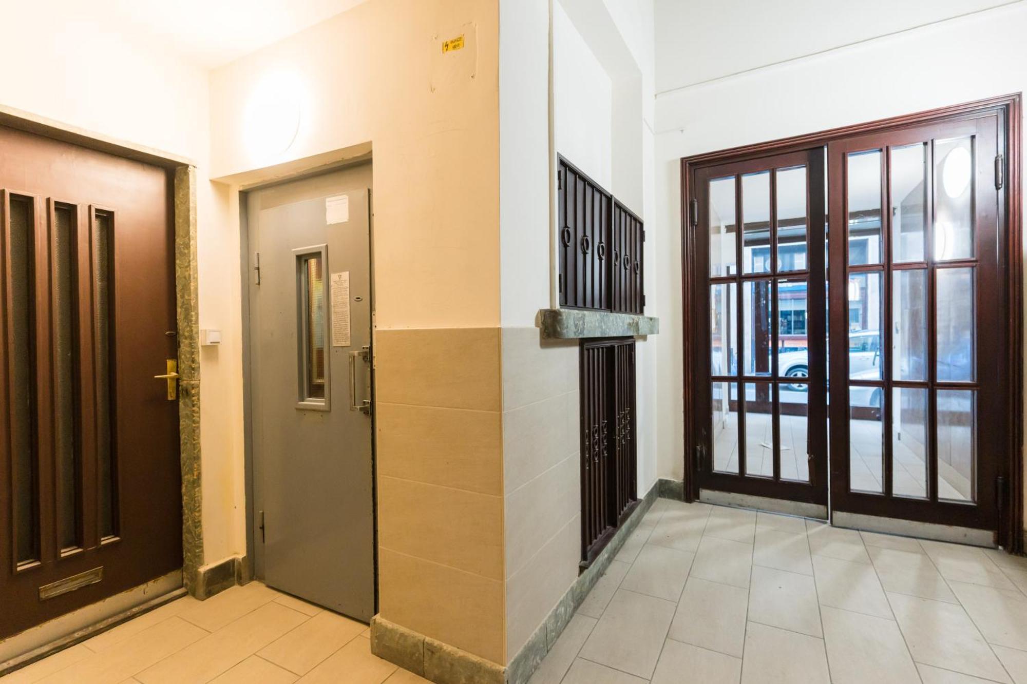 Sunny Studio With Balcony In Party District Budapest Exterior photo